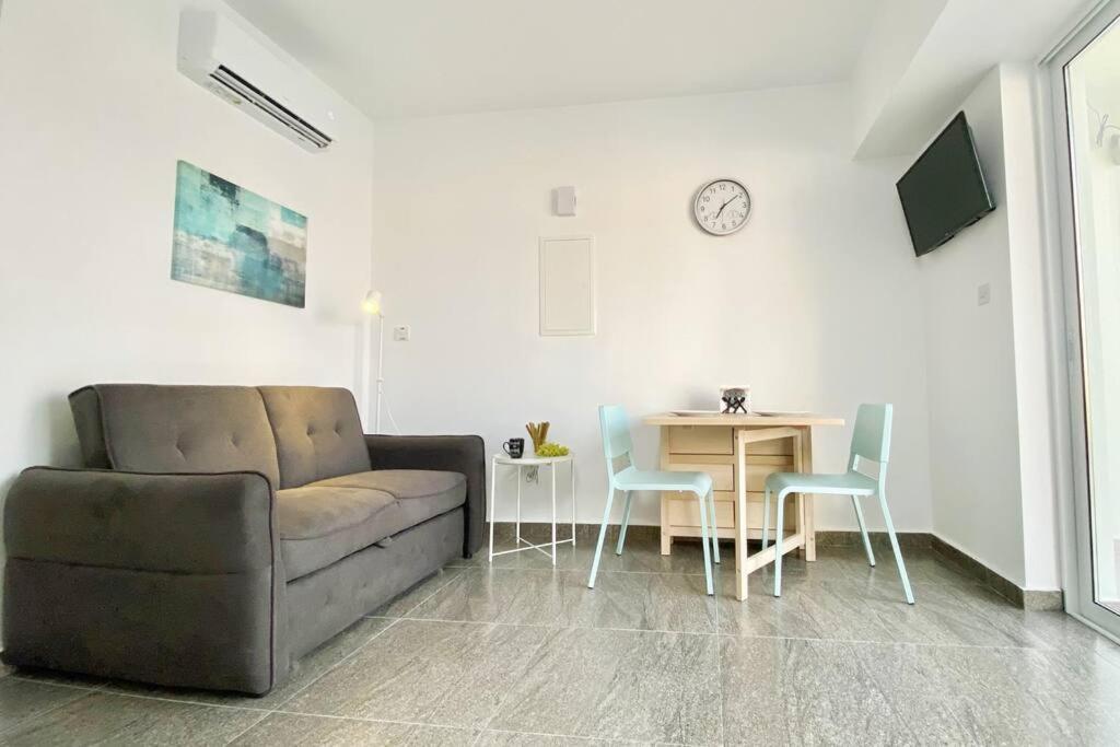 Ev Zin - Modern, Cozy, 1 Bed, Pool, 2 Balconies, A105 Paphos Exterior foto